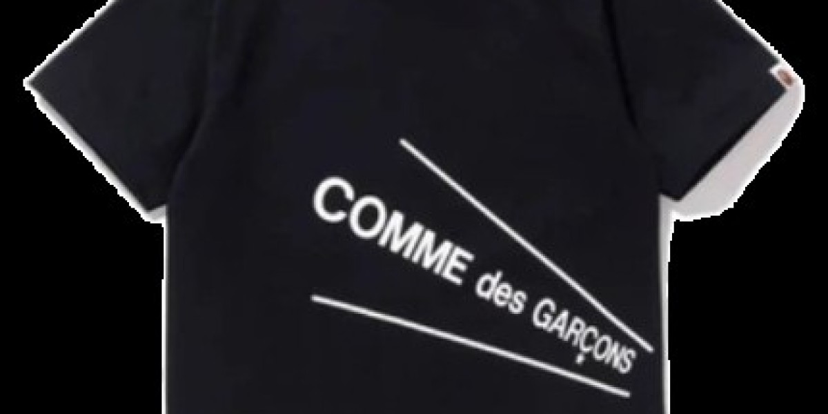 Comme des Garcons T Shirt: Where Comfort Meets High Fashion